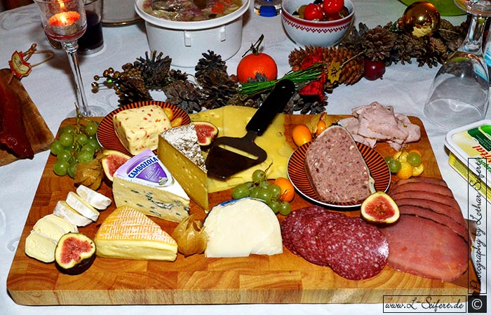 Abendbrot mit Käse, Schinken und Wurst. Fotografie von Lothar Seifert