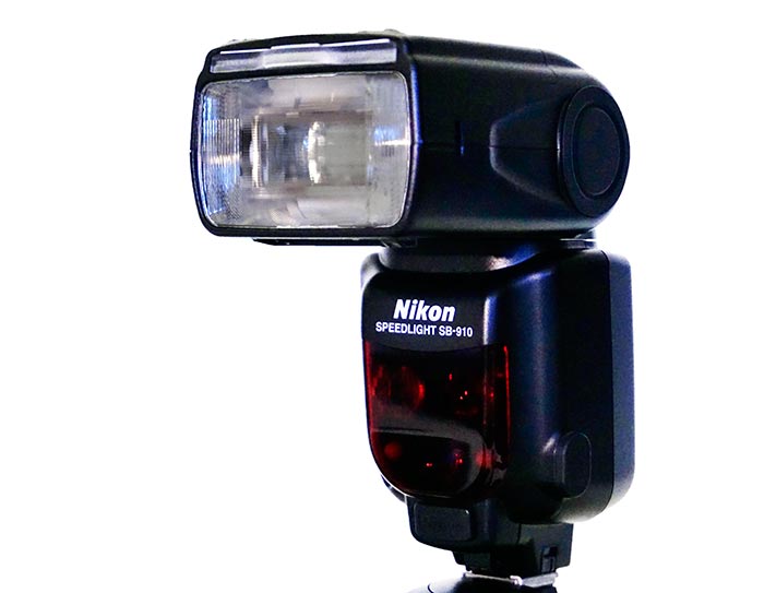 Blitzlicht Nikon SB-910, ein Profi-Blitzlicht als Master und Slave einsetzbar. Fotografie von Lothar Seifert