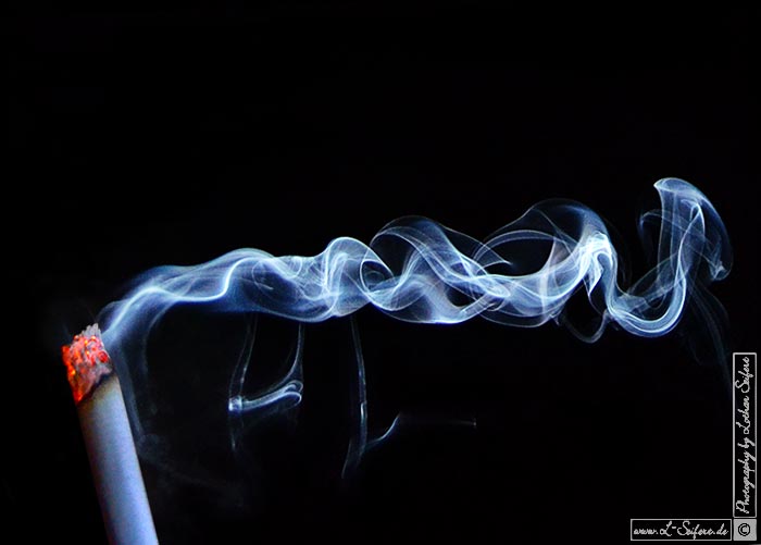 Zigarettenqualm. Rauchen schadet Ihrer Gesundheit. Fotografie von Lothar Seifert
