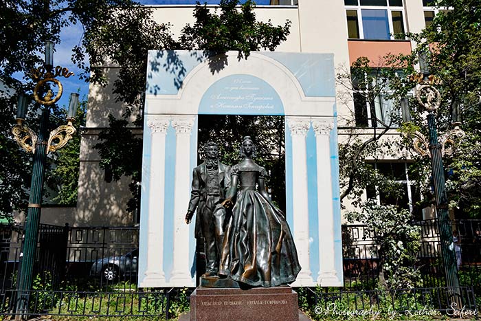 Alter Arbat Puschkindenkmal, Statue des russischen Dichters Puschkin mit seiner Frau Goncharova. Fotografie von Lothar Seifert
