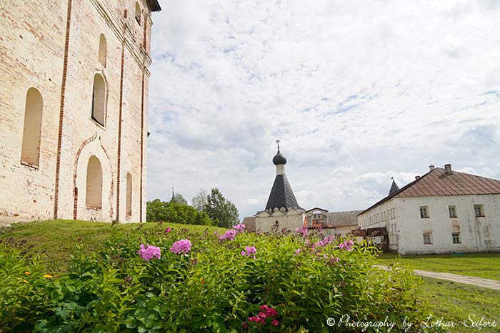 Bild Grukarte Kirillo Beloserski Kloster Blumen