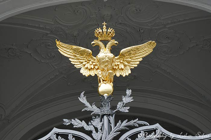 Russischer Adler, das Wappen von Russland mit 2 Köpfen. Fotografie von Lothar Seifert