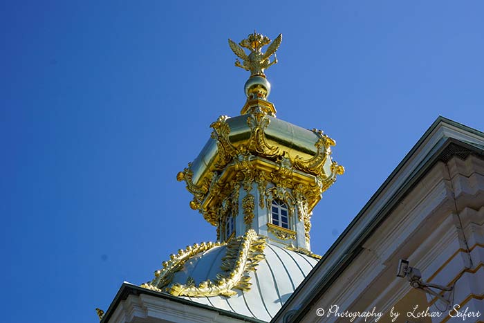 Peterhof vergoldete Kuppel im Sonnenlicht. Fotografie von Lothar Seifert
