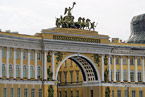Triumphbogen mt Quadriga Palastplatz Sankt Petersburg