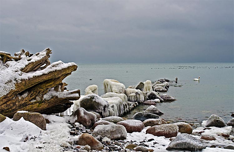 Die Ostsee auf Rügen ist im Winter schön wie ein Märchenland. Fotografie von Lothar Seifert